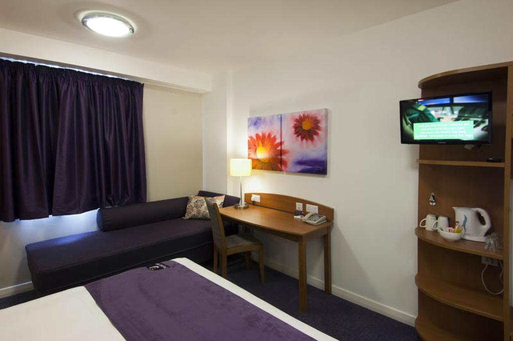 Premier Inn Newcastle - Metro Centre Gateshead Room photo